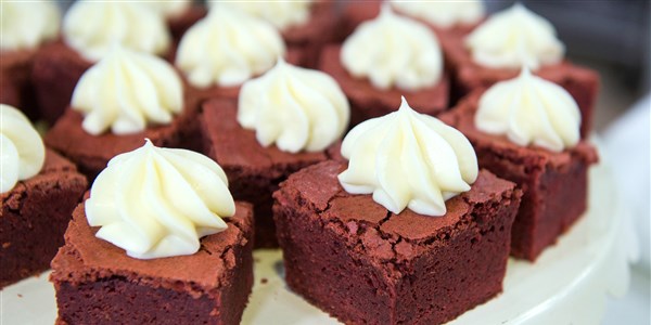 Röd Velvet Brownies with Cream Cheese Frosting