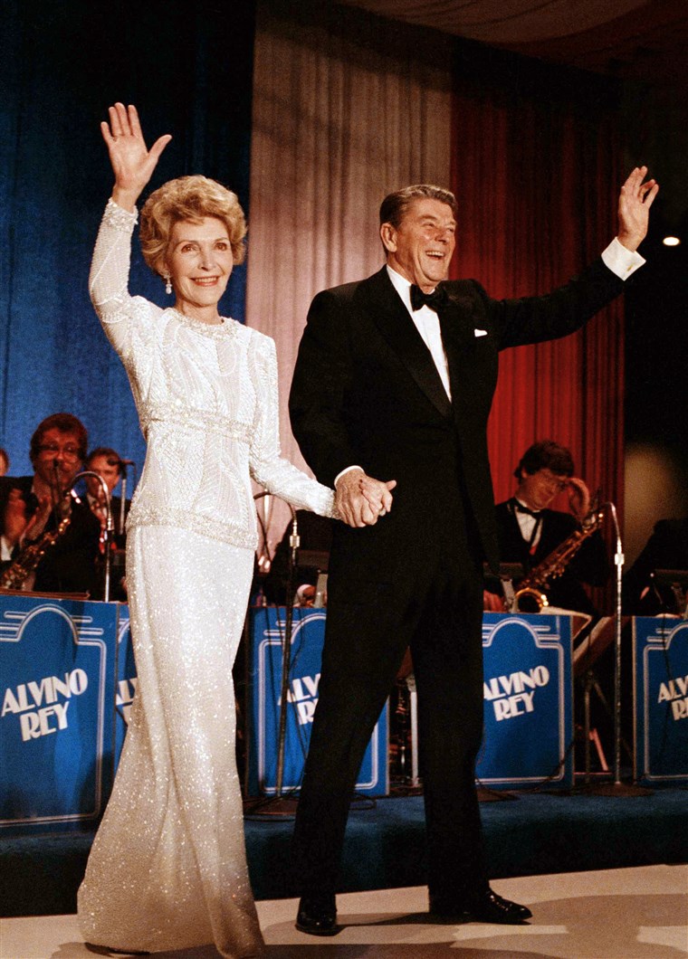 Нанци Reagan inauguration gown