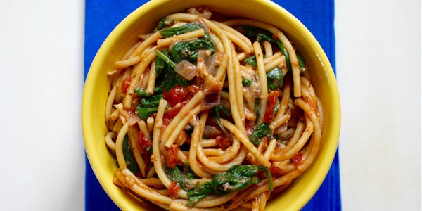 Vienkartinis puodelis Pasta With Spinach, Basil and Tomatoes