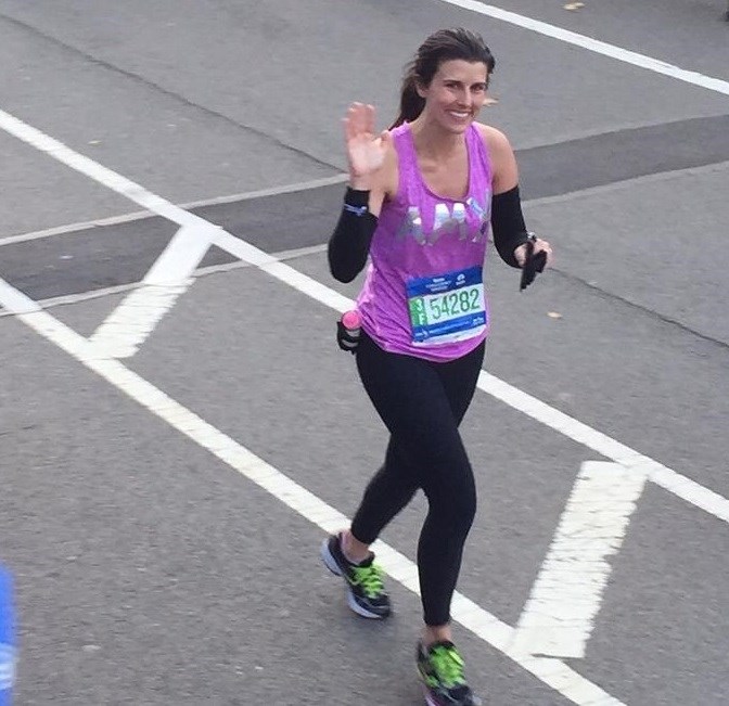 Ами Eley running the New York City Marathon