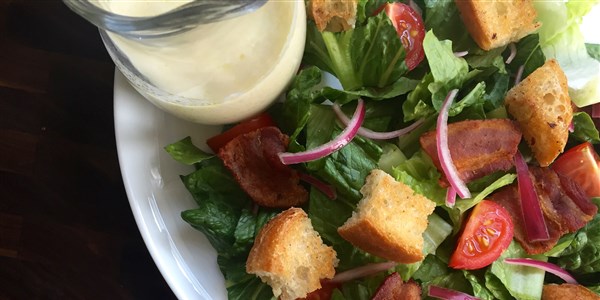 Rapid and Easy BLT Salad with Pickled Onions