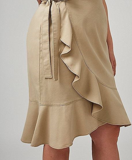 Apvynioti Skirt With Ruffle