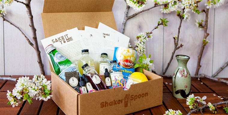 Shaker and Spoon Sake Box