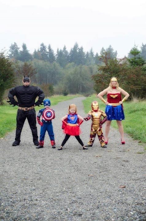 Šeima Halloween Costumes: Superheros