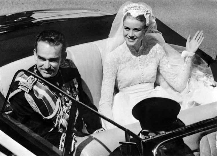 Graţie Kelly on her wedding day to Prince Rainier of Monaco.