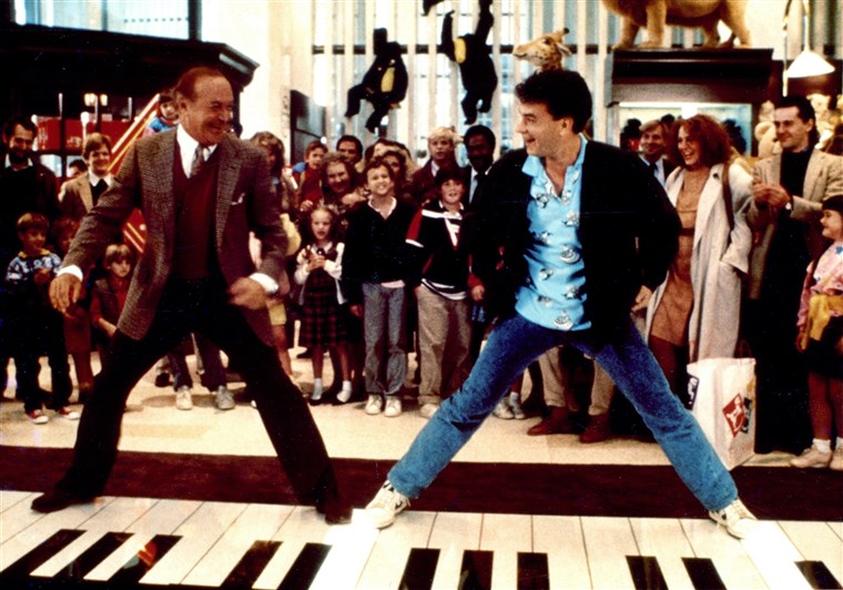 Tom Hanks dances on piano in 