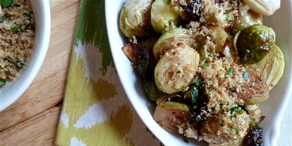 Skrudinta Brussels Sprouts with Garlicky Bread Crumbs