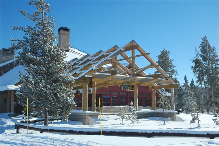 Иелловстоне Snow Lodge