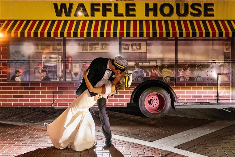 Våffla House, Wedding, Waffle House Wedding