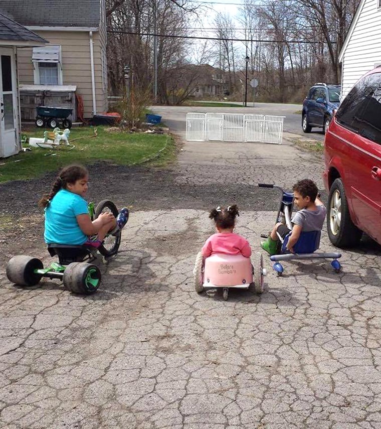 De Bubmo-seat wheelchair makes it easier for Bella, who has spina bifida, to be independent.