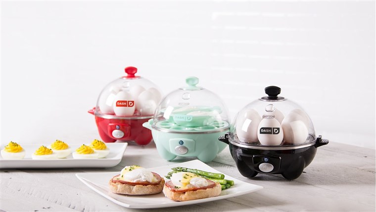 Snabb Dash Egg Cookers With Deviled eggs