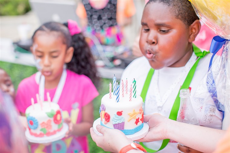Hemlös children blow out their birthday candles in Dallas.