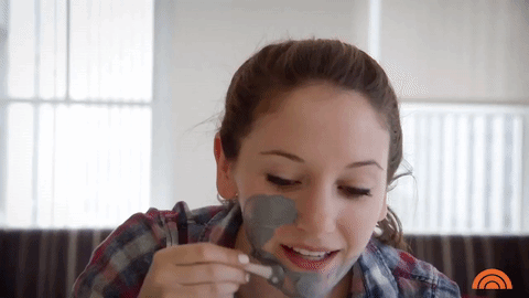 Rebeca Lowin tries the Elizavecca Milky Piggy Carbonated Clay Bubble Mask.