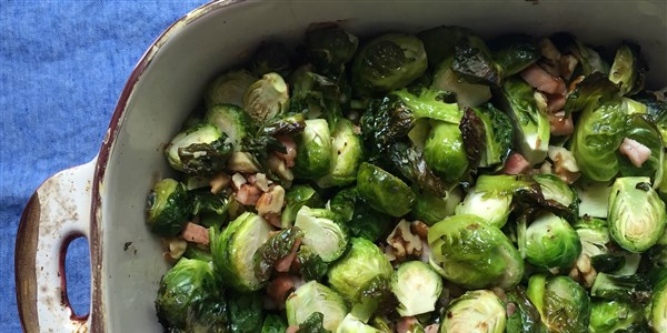 Rostad Brussels sprouts with walnuts and Canadian bacon