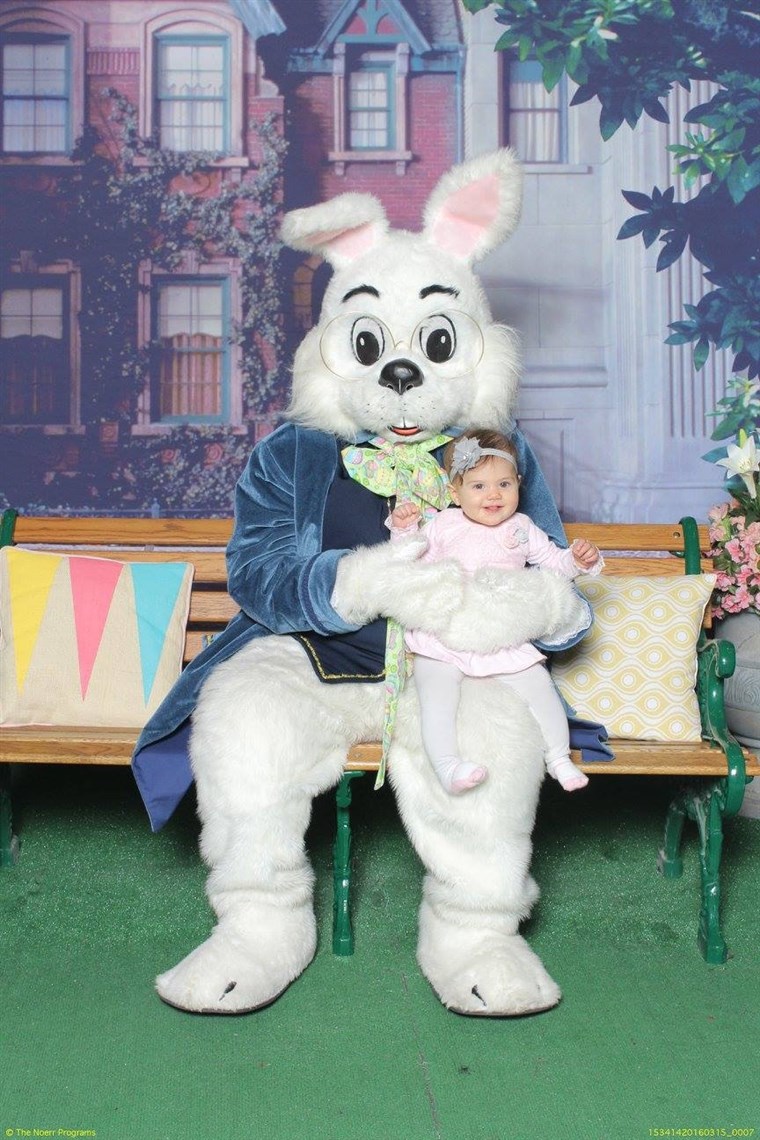 In timp ce Fiona Raimondi loved the Easter Bunny last year...