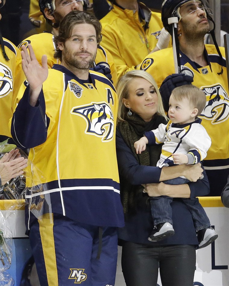 Mikrofon Fisher with Carrie Underwood and son Isaiah