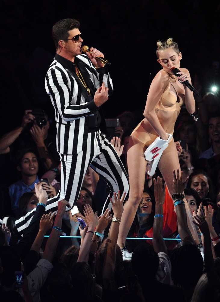 Vaizdas: Robin Thicke and Miley Cyrus