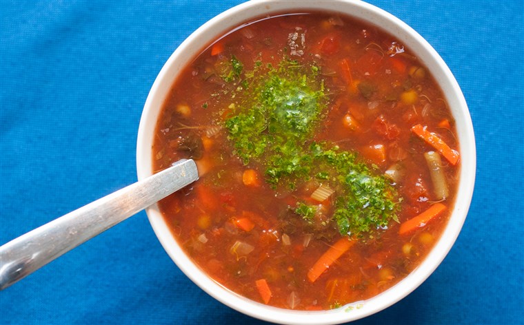 Daržovių soup with pesto