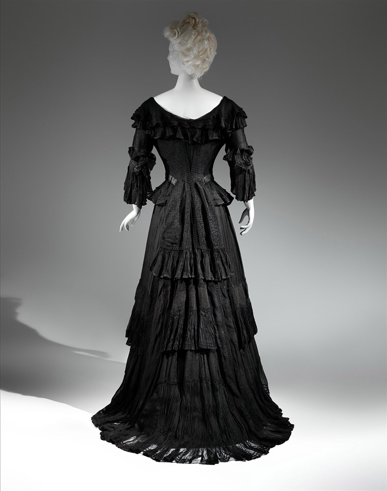Gedulas Dress, 1902-1904 Black silk crape, black chiffon, black taffeta The Metropolitan Museum of Art, Gift of The New York Historical Society, 1979...