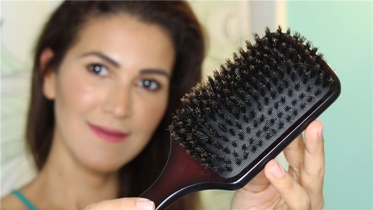 Вепра bristle paddle brushes redistribute the scalp's natural oil throughout your strands.