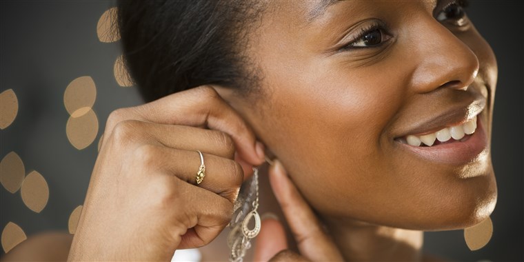 Acolo are a number of ways to treat an earring hole infection. 