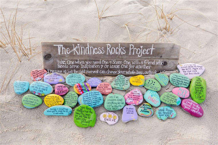 Меган Murphy started the Kindness Rocks Project after looking for a meaningful way to serve her community.