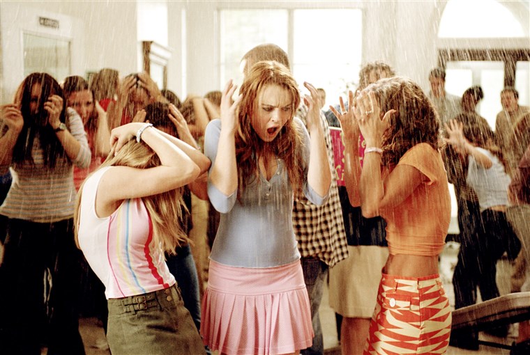 MEAN GIRLS, Amanda Seyfried, Lindsay Lohan, Lacey Chabert, 2004, (c)