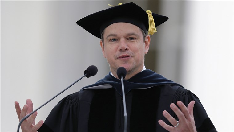 Глумац Matt Damon gestures during his address at the Massachusetts Institute of Technology's commencement in Cambridge, Mass.