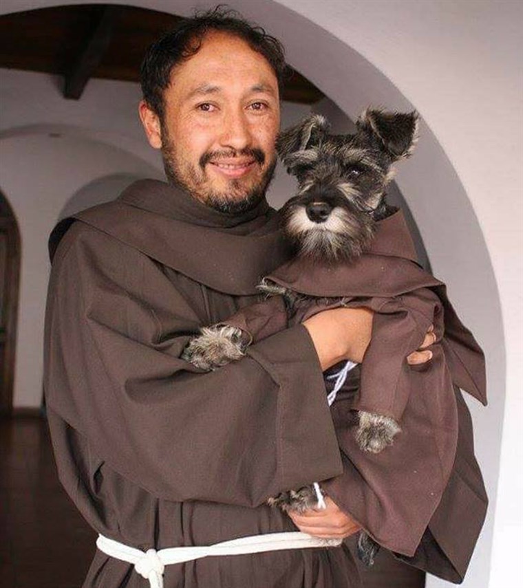 Călugăr Bigotón, aka Carmelo the dog
