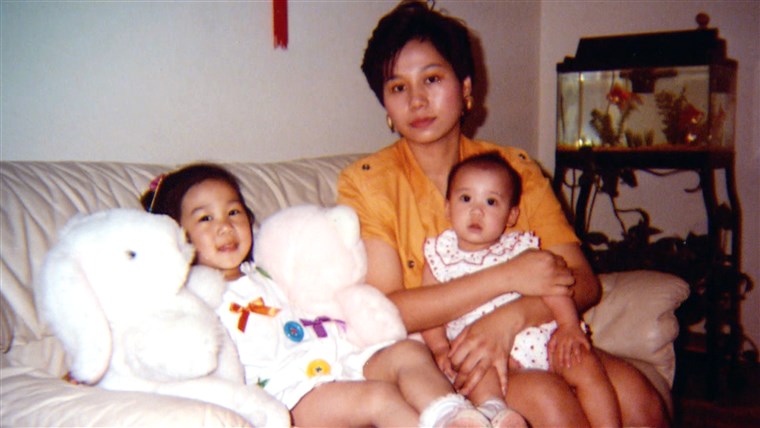 Присцилла Chan as a child with her mom and younger sister.