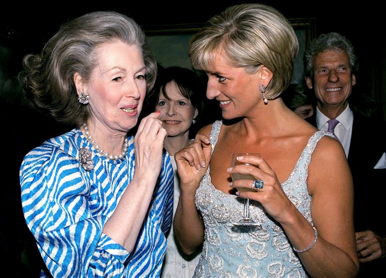 Princesė Diana wearing aquamarine ring Duchess Meghan wore on wedding day
