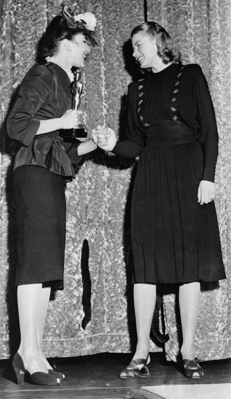 Ingridas Bergman And Jennifer Jones Oscars 1945
