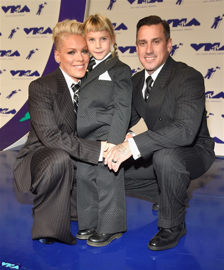Rosa with Carey Hart and daughter Willow at MTV Video Music Awards 