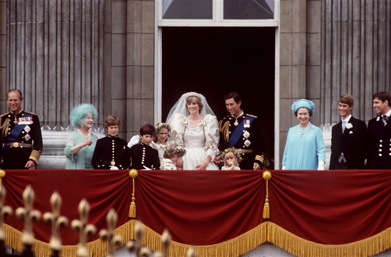 Princas Charles to Princess Diana wave to crowds outside of Buckingham Palace. Clemintine Hambro stands in front of the prince, to the left of Queen Elizabeth.