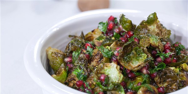 bryssel Sprouts with Pomegranates and Pistachios