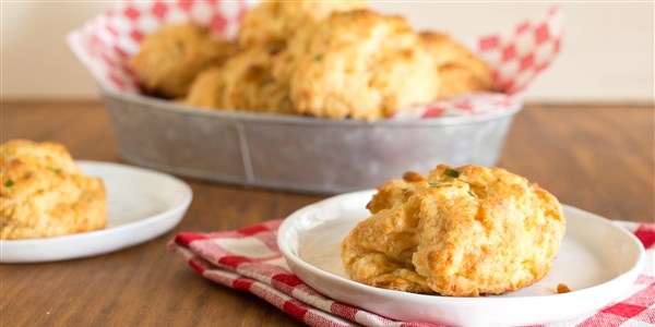 Raudona Lobster-Style Cheddar Bay Biscuits