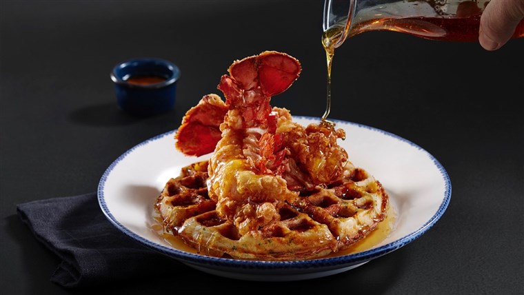 Raudona Lobster is putting its own spin on a classic dish with Cheddar Bay Biscuit waffles. 