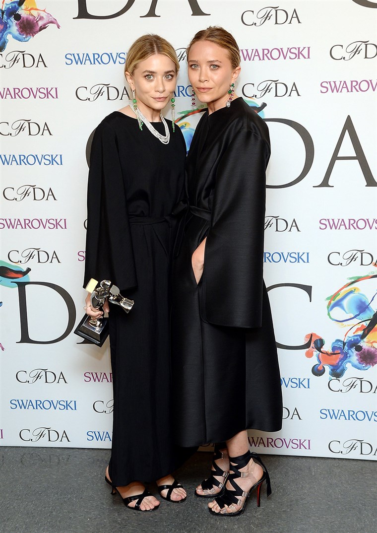 Мари-Кате Olsen and Ashley Olsen won the Accessories Designer of the Year award.