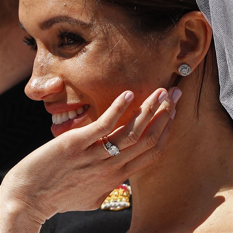 Meghanas Markle shows her wedding ring