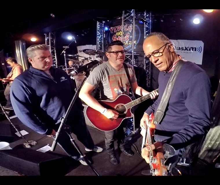 ASTĂZI's Lester Holt plays bass at The Rascal Flatts' performance at the Fiddle and Steel Guitar Bar in Nashville.