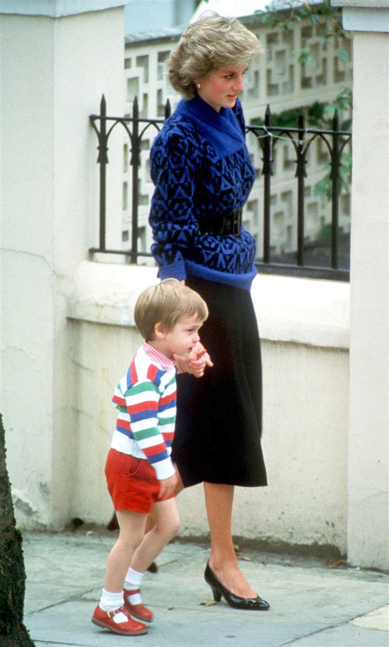 Princesė Diana taking Prince William to kindergarten