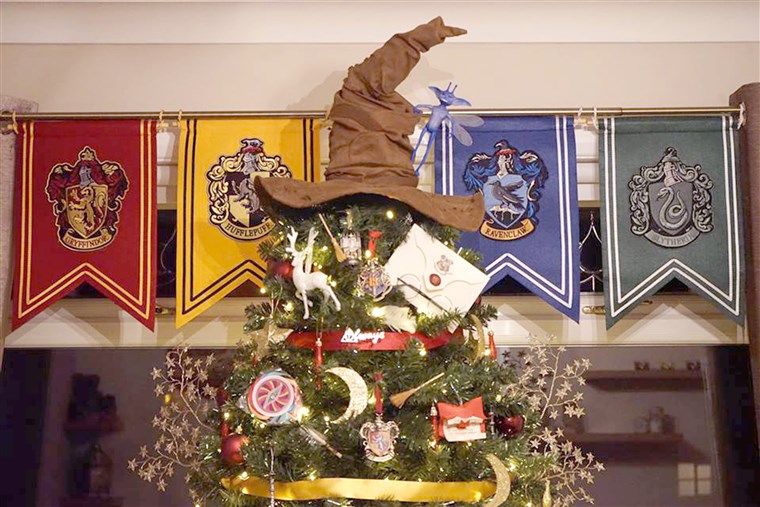 Харри Potter-themed Christmas tree