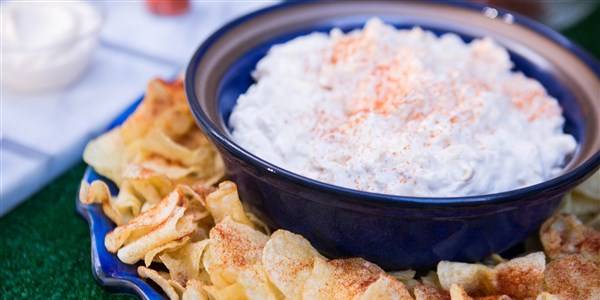 krabba Dip with Spiced Potato Chips