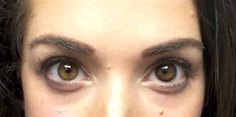 Моћи you spot the difference? My left eye is natural while my right eye is wearing the limbal ring-enhancing contact lens.