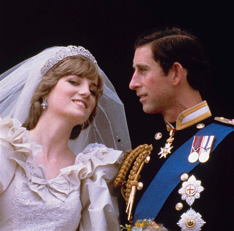 Prinţesă Diana wore the Spencer tiara to white-tie events throughout her marriage. 