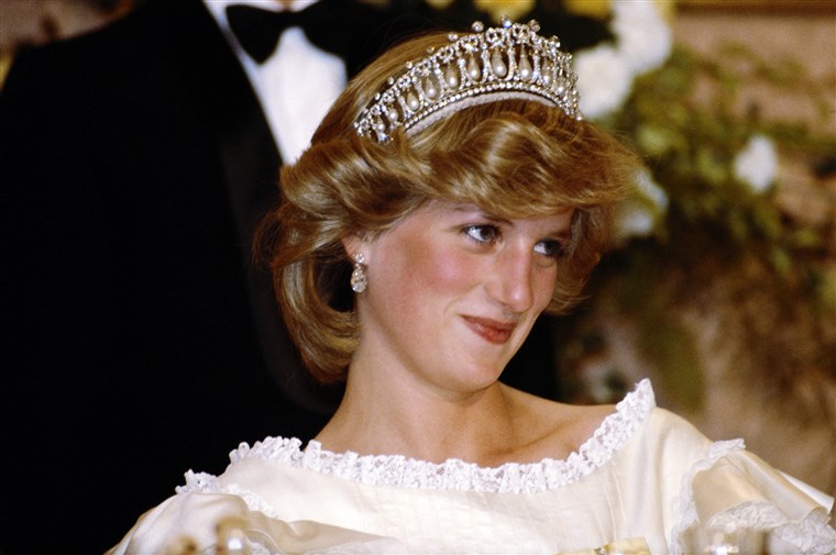  Cambridge Lover’s Knot Tiara, made famous by Princess Diana and also worn by Duchess Kate, contains 19 pearls dangling from diamond arches.