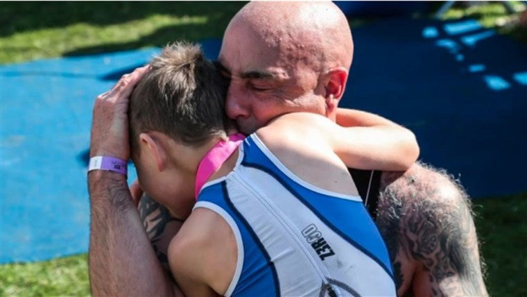 Баилеи and his dad hugging after the Castle Howard event.